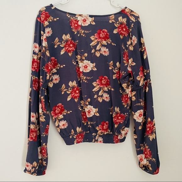 AMERICAN EAGLE Romantic Floral Long Sleeve V-Neck Blouse Top Size Medium - Picture 2 of 15